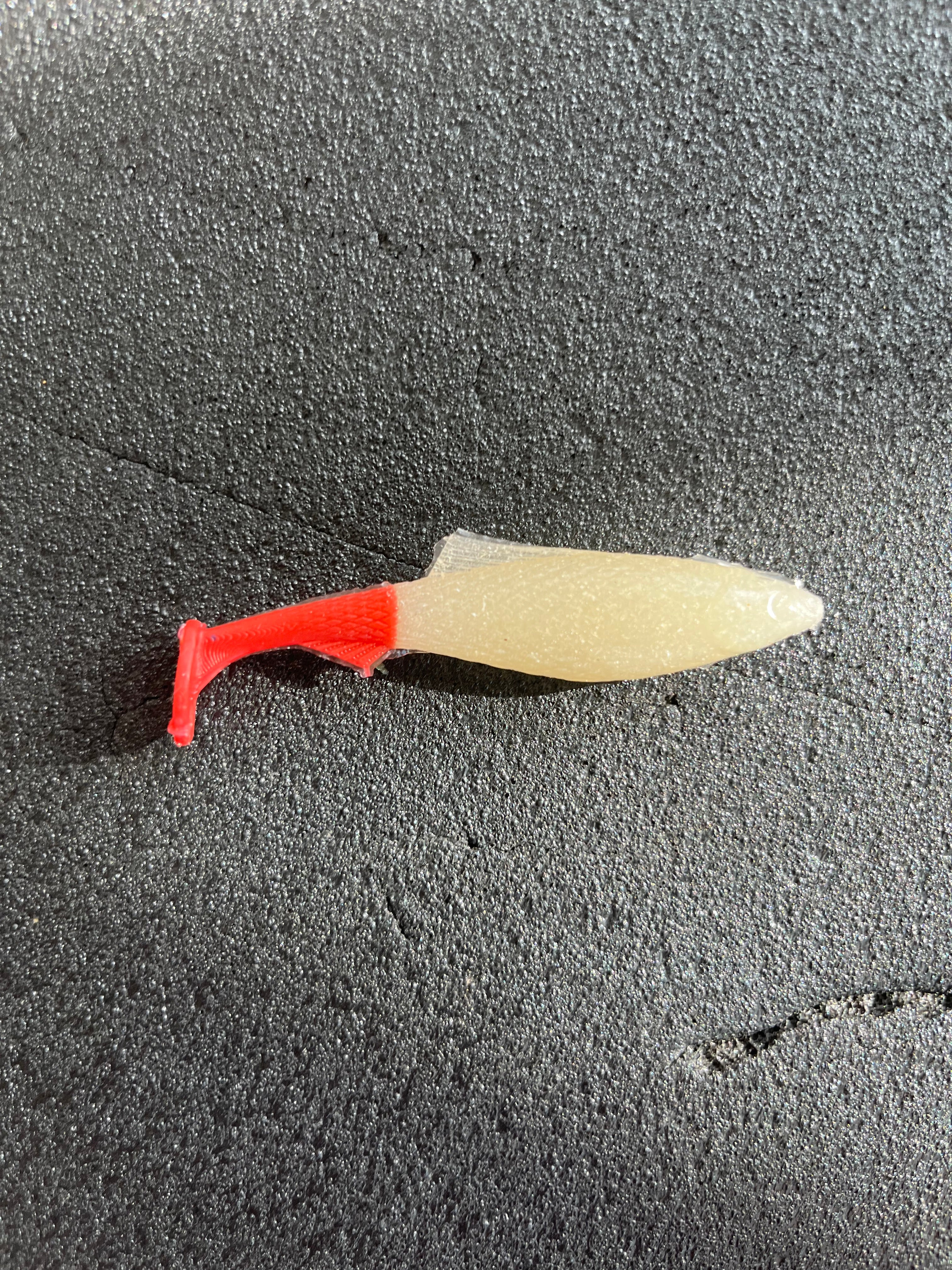 3” paddle tail (bloody shad)